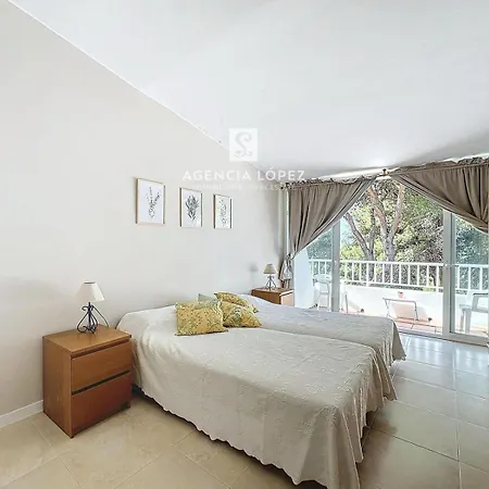 Oasis Beach Διαμέρισμα Εστεπόνα